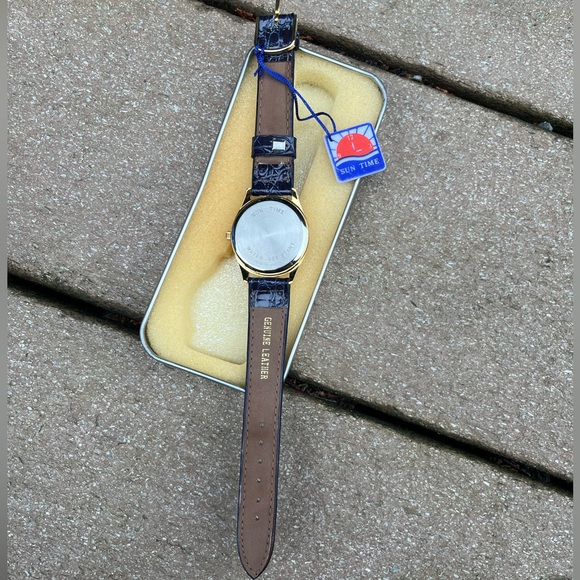 90s Washington Huskies Sun Time Gold Tone Rotating Quartz Watch - Picture 3 of 5